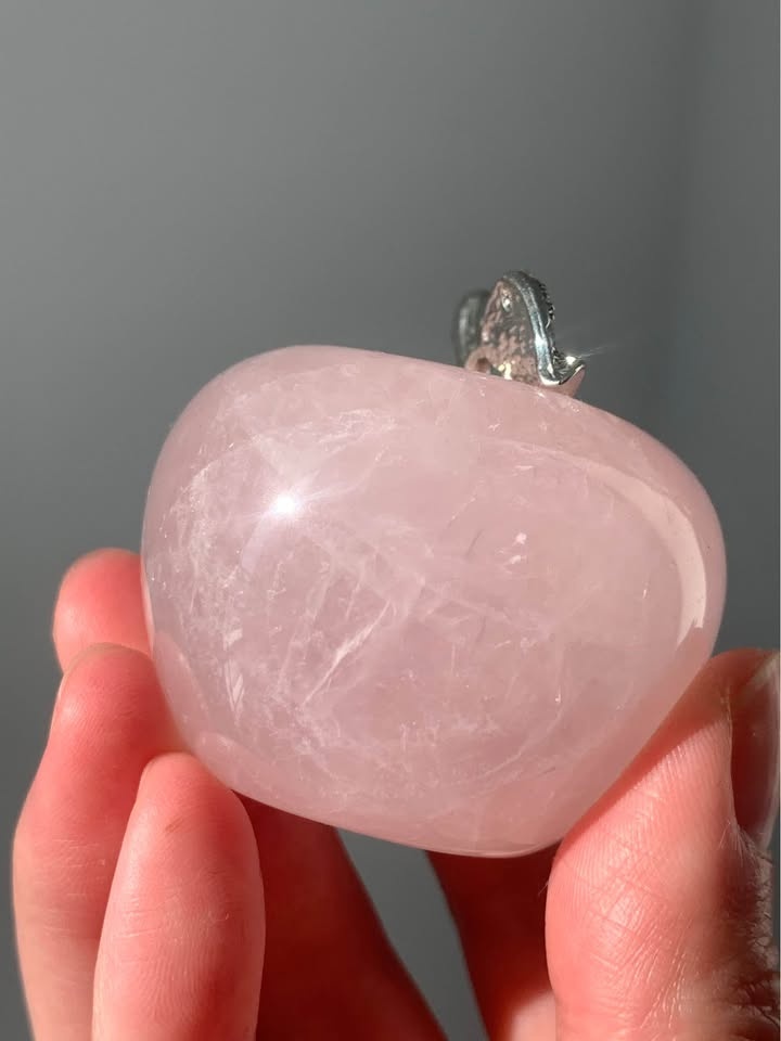 Rose Quartz Apple Carving - photo 2