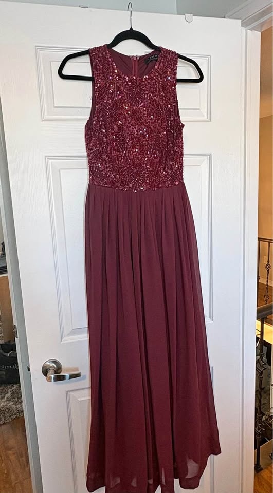 Size Small (4) Maroon Sequin Gown – Like New
