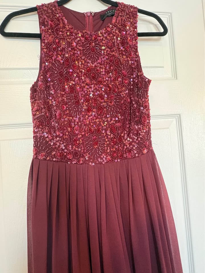 Size Small (4) Maroon Sequin Gown – Like New - photo 2