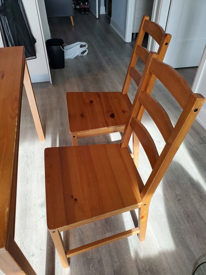 Ikea Dining Table with 4 Chairs Set (Pick up on 3 Mar) - photo 4