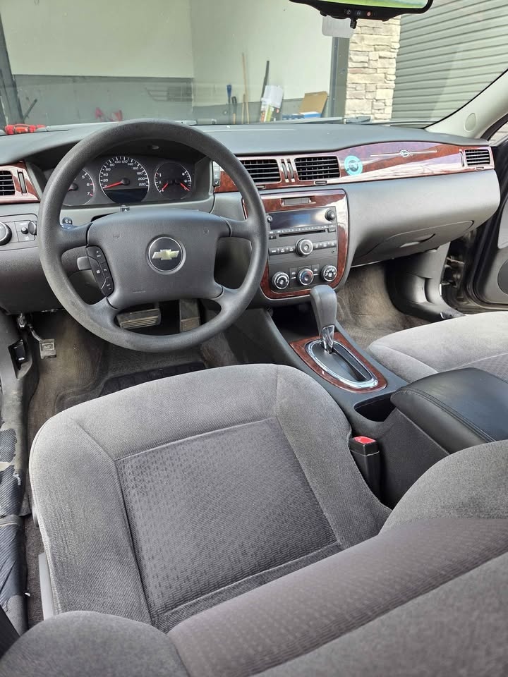 2008 Chevrolet Impala - photo 2