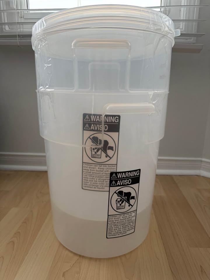 Brand New 22QT Commercial Food-Grade Storage Container w/ Lid - photo 3
