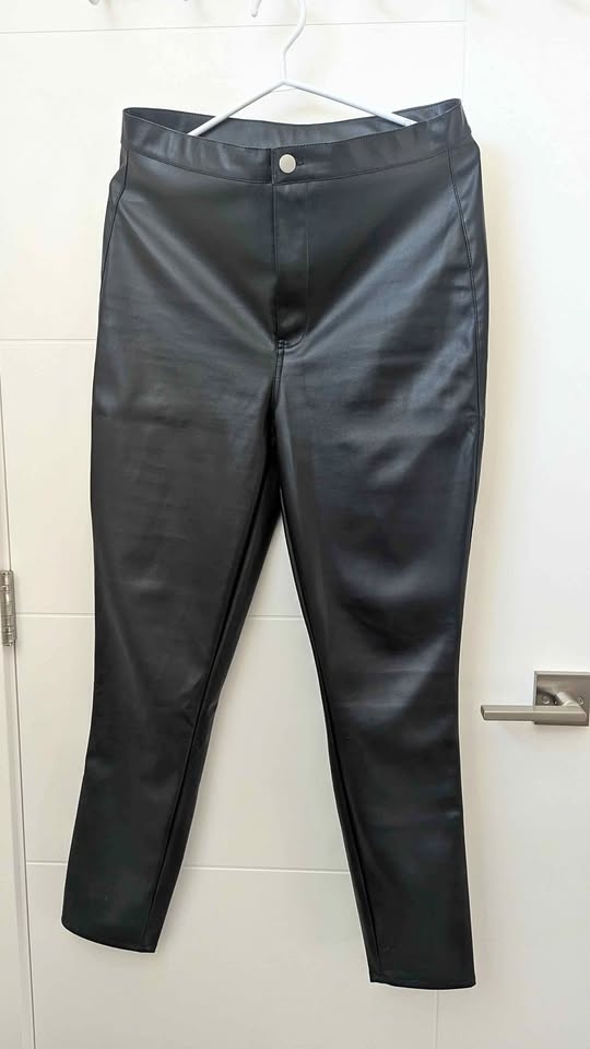 Sleek Black Faux Leather High-Waisted Skinny Pants