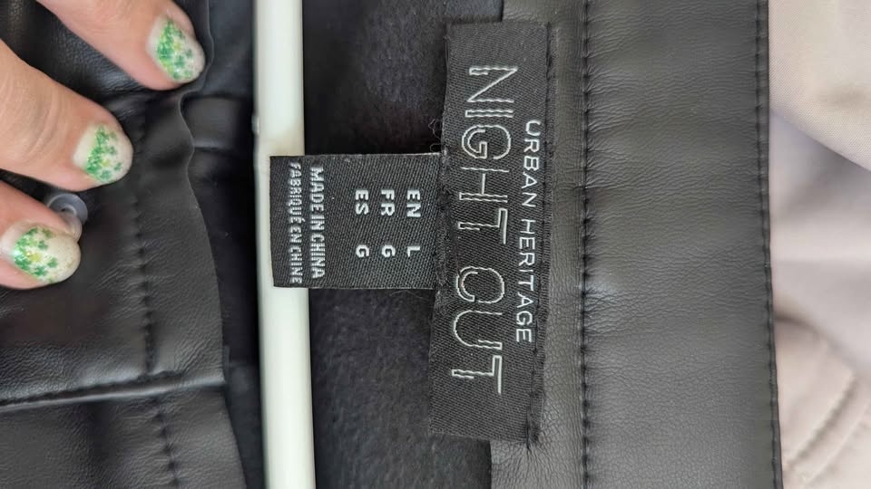 Sleek Black Faux Leather High-Waisted Skinny Pants - photo 3