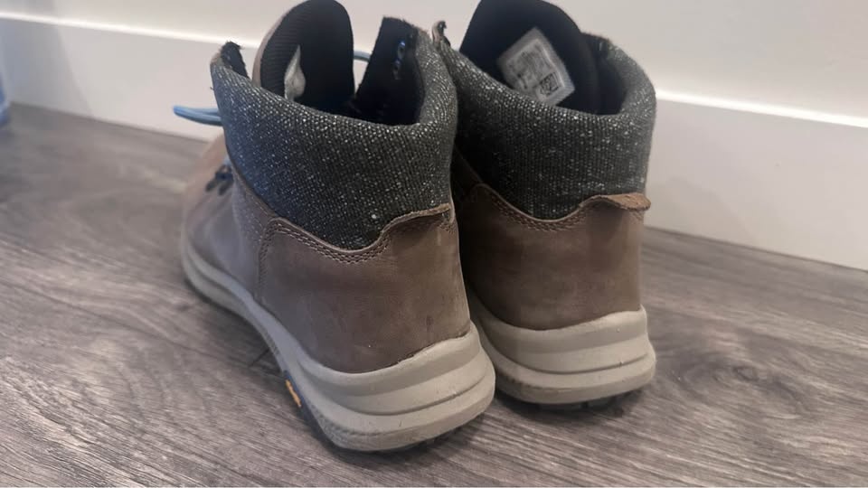 Women's Merrell Hiking Boots - Size 8 - photo 3