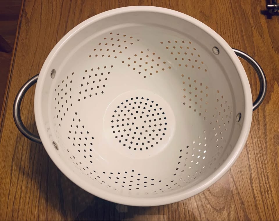 Enamel White Colander - photo 3