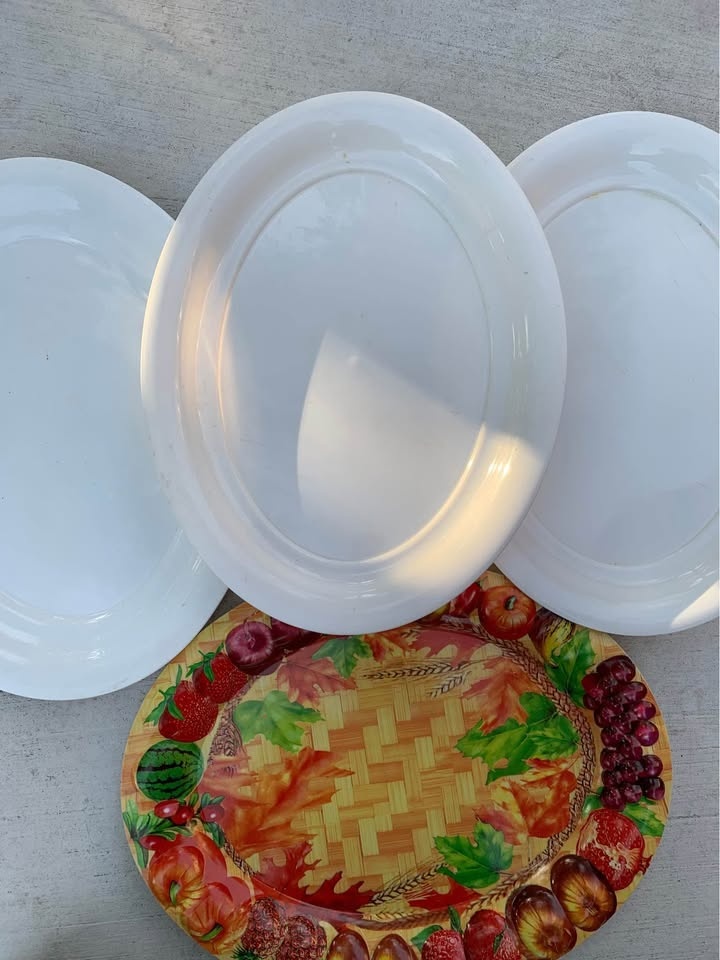 Oval Plastic/Melamine Serving Platters - All 4 for $5.00 - photo 3