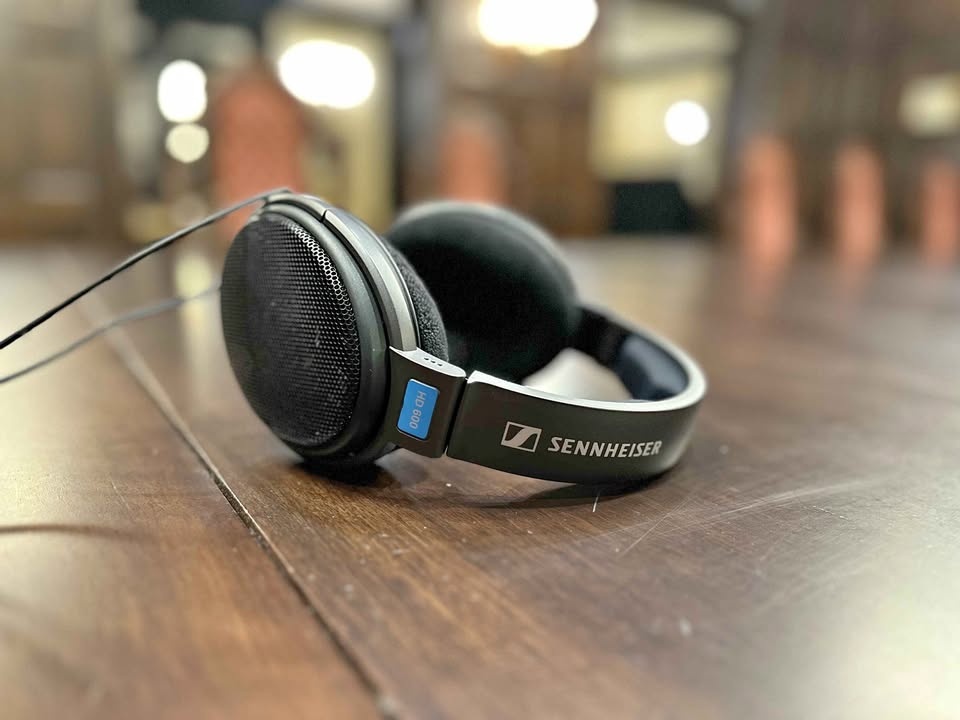 Senheisser HD600 Barely Used for Sale!