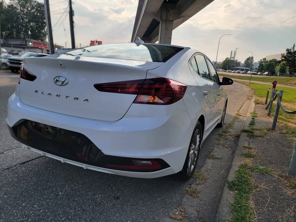 2020 Hyundai Elantra - photo 4