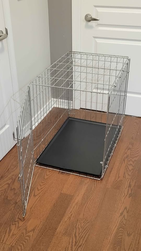 Dog crate with tray - photo 2
