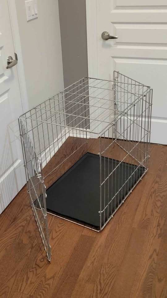 Dog crate with tray - photo 3