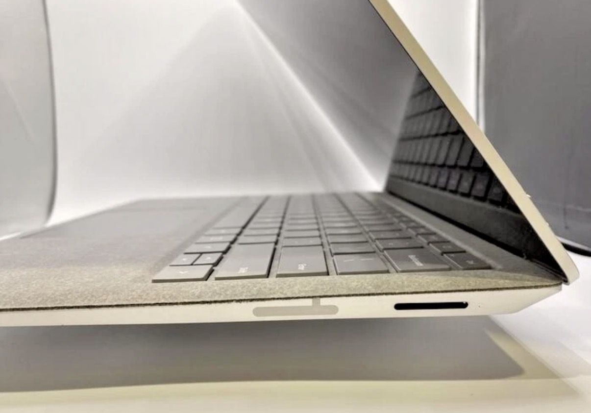 Microsoft Surface Laptop 2 - i5, 8GB RAM, 256GB SSD - photo 4