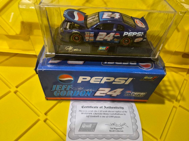 Jeff Gordon #24 Pepsi Racing 1/43 Diecast Car