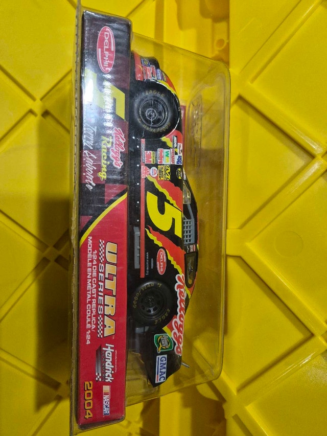 Terry Labonte #5 1:24 Diecast Car