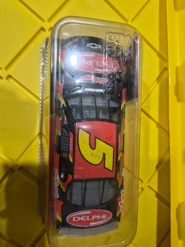 Terry Labonte #5 1:24 Diecast Car - photo 2