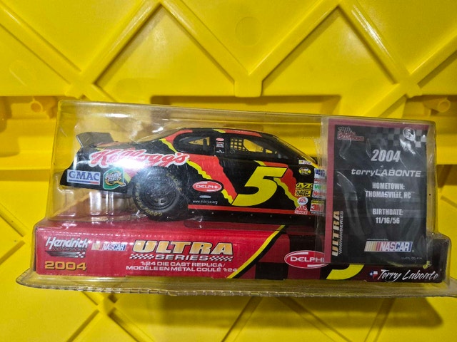 Terry Labonte #5 1:24 Diecast Car - photo 3