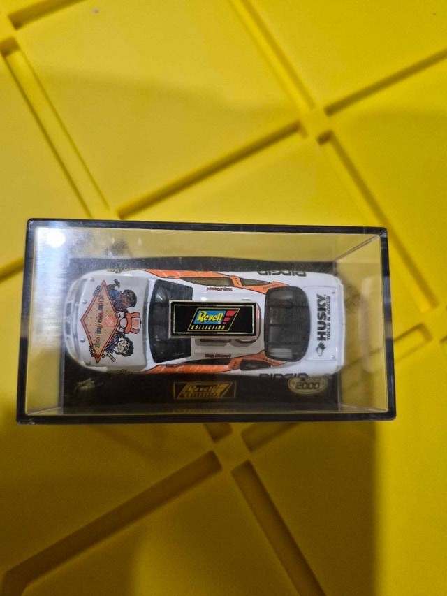 Tony Stewart #20 Revell Collection 2000 Diecast Car