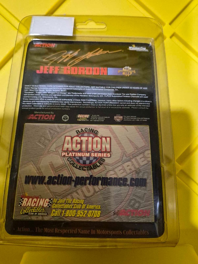 Jeff Gordon Diecast Car #24 1997 Monte Carlo 1:64 - photo 2