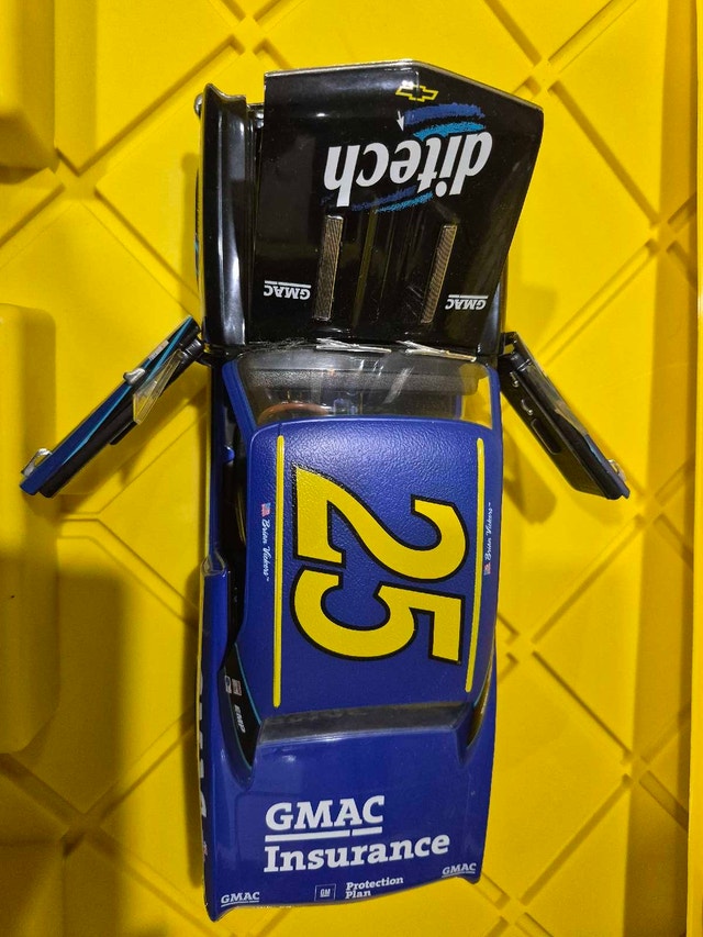 Brian Vickers #25 GMAC Insurance Diecast Car