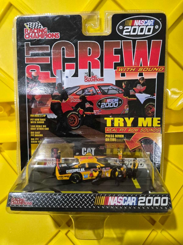 Pit Crew #22 NASCAR 2000 Diecast Set