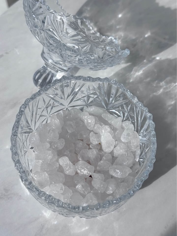 Natural white crystals with glass bowl and lid - photo 2