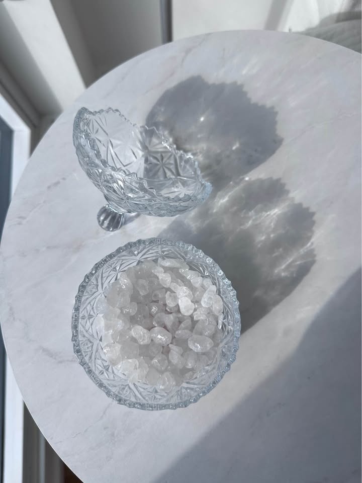 Natural white crystals with glass bowl and lid - photo 3