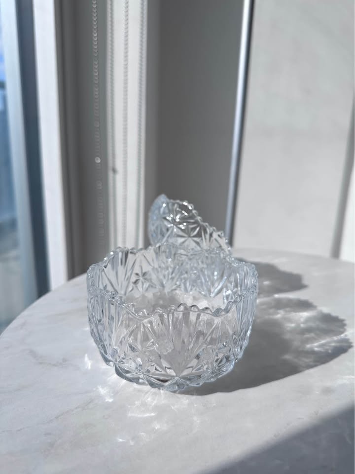 Natural white crystals with glass bowl and lid - photo 4
