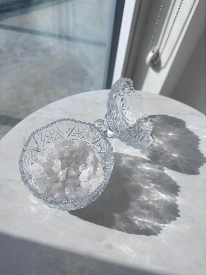 Natural white crystals with glass bowl and lid - photo 5
