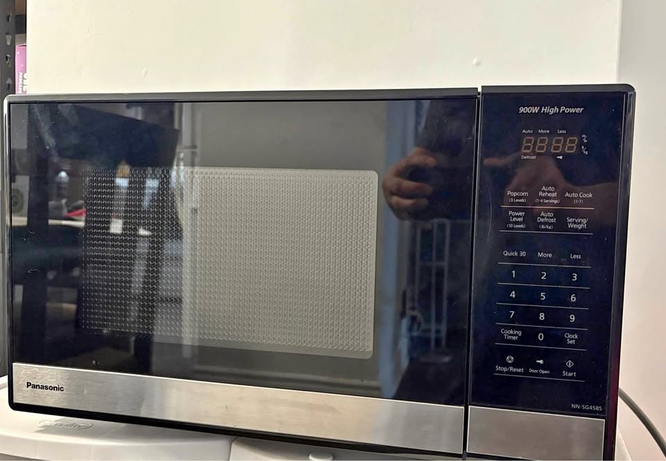 Panasonic 900W Microwave NN-SG458S