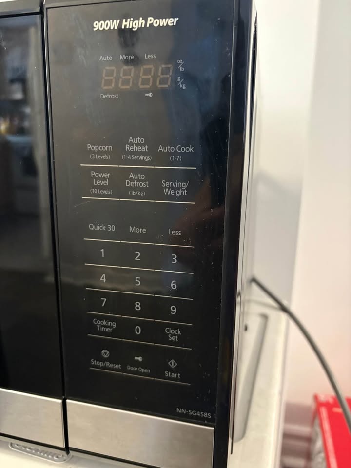 Panasonic 900W Microwave NN-SG458S - photo 2