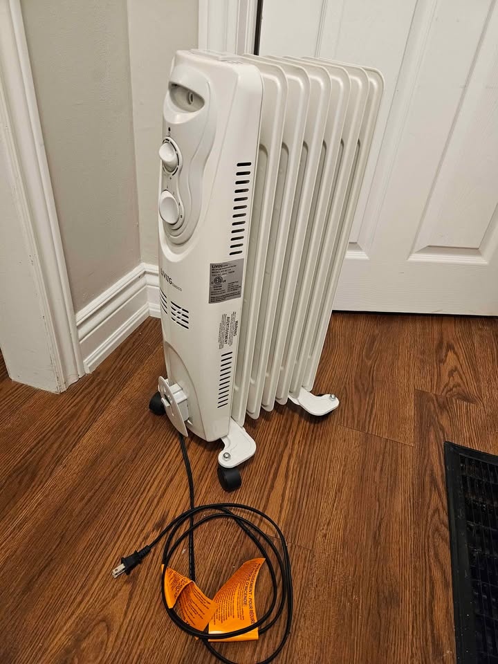 LIVINGbasics Oil Heater - Excellent Condition - photo 3