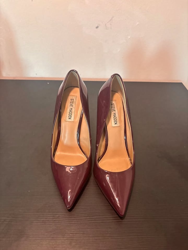 Steve Madden Burgundy Pointed Heels – Patent Finish