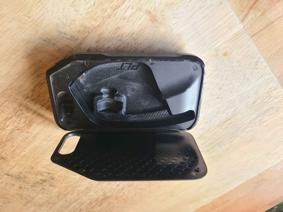 Voyager 5200 Charging Case - photo 2