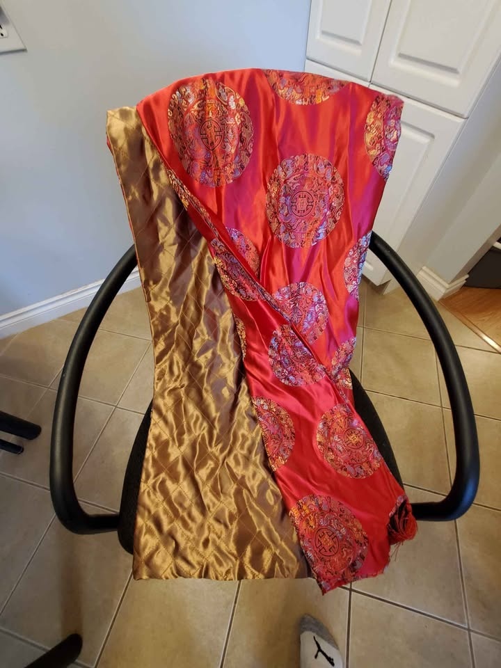 2 Decorative Pillows & Curtain - photo 3
