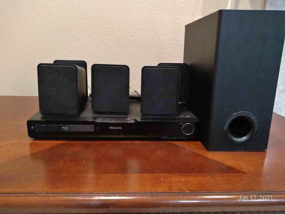 Philips HTS3051BV/F7 Blu-Ray Player & Speakers
