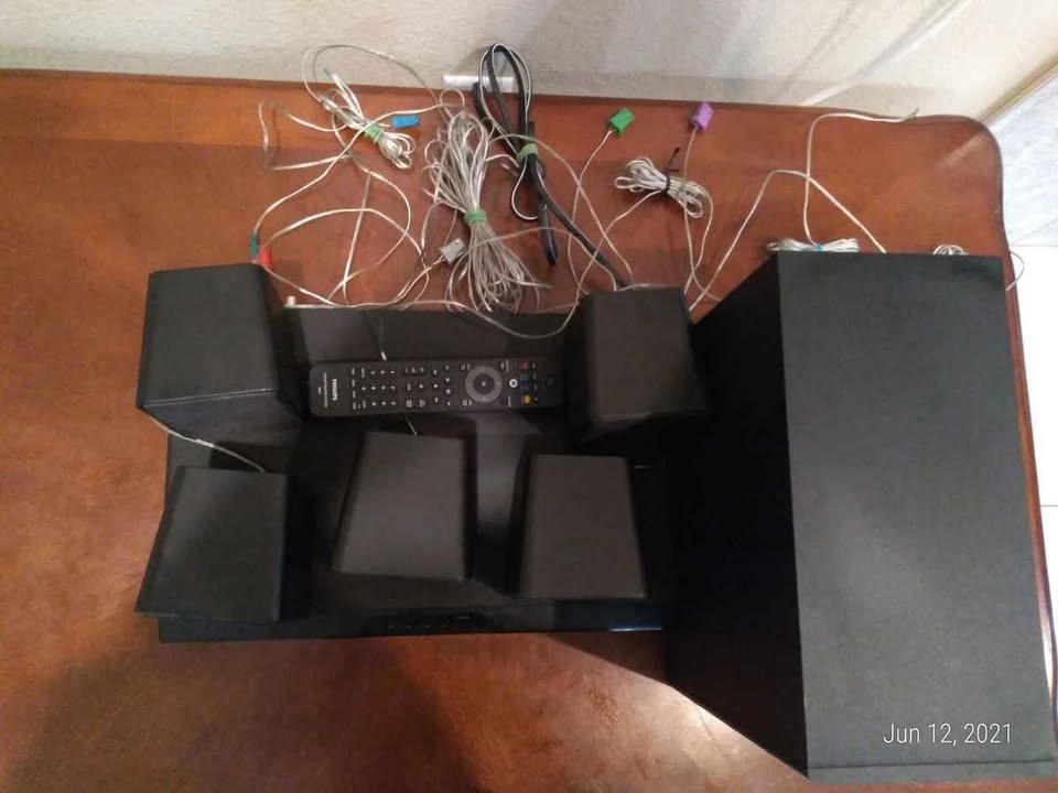 Philips HTS3051BV/F7 Blu-Ray Player & Speakers - photo 2