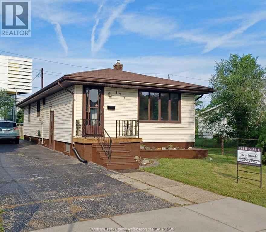 3 Beds 1 Bath - House