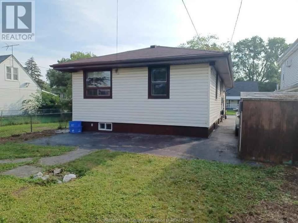 3 Beds 1 Bath - House - photo 2