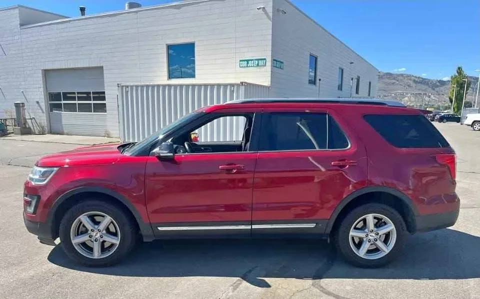 2016 Ford Explorer thumbnail
