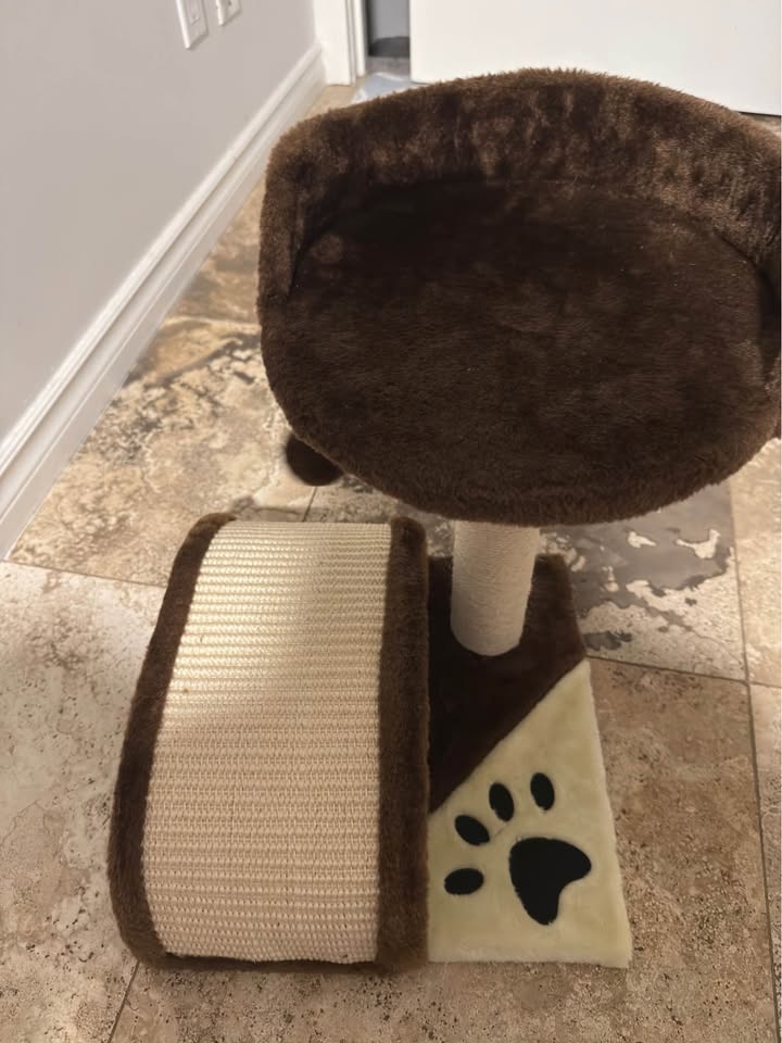 Small Cat Tree with Scratch Pad - photo 2