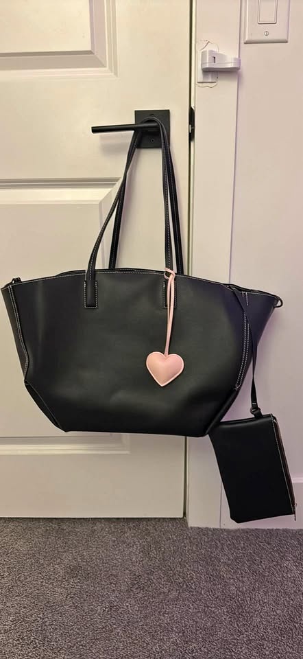 black leather bag!!