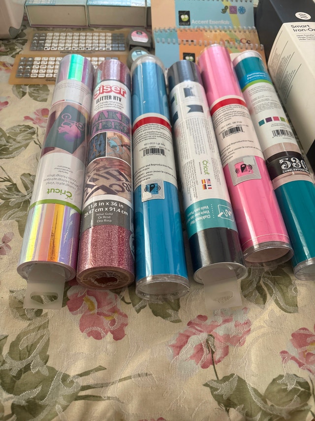 Two Cricket Machines with 9 Unopened Vinyl Tubes - photo 2