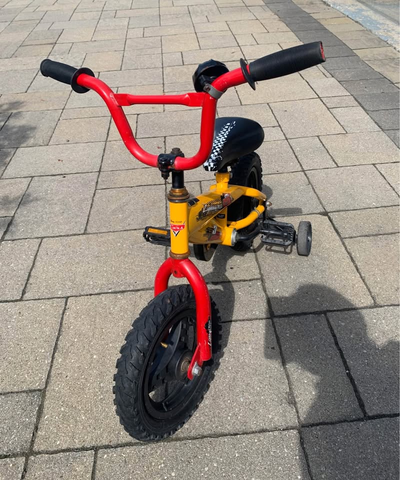 Lightning McQueen toddler 12.5” bike with training wheels - photo 2