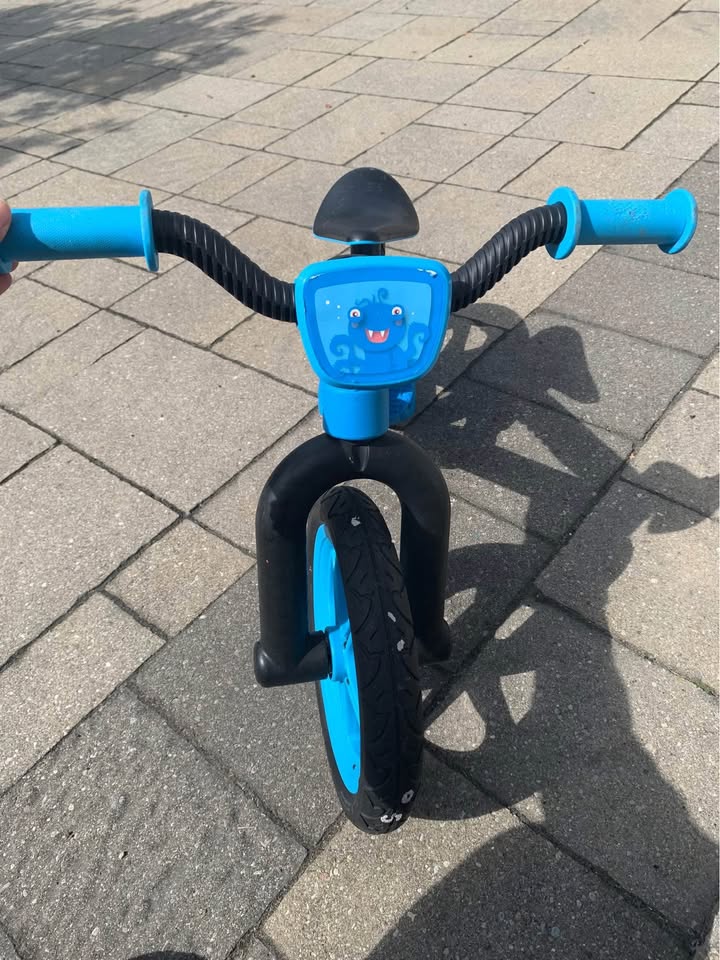 Toddler blue balance bike with adjustable seat height - photo 2