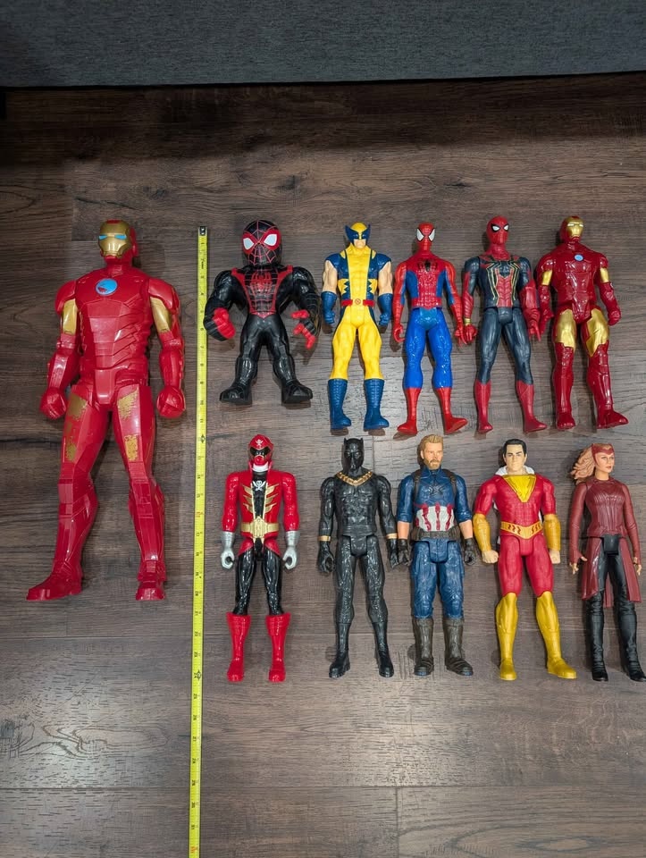 Marvel & DC 11 Action Figure Lot - Avengers, Spiderman, Wolverin - photo 2