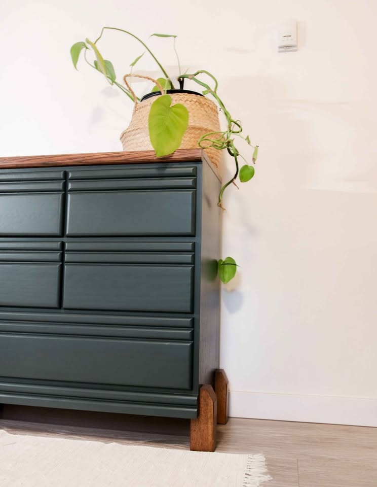 Solid Oak Dresser Modern Refinished 8 Drawers - photo 3