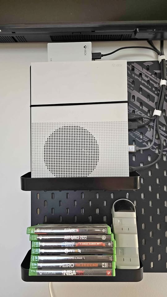 XBOX One S + 2TB External Drive, Games, 3 Controllers, Charging