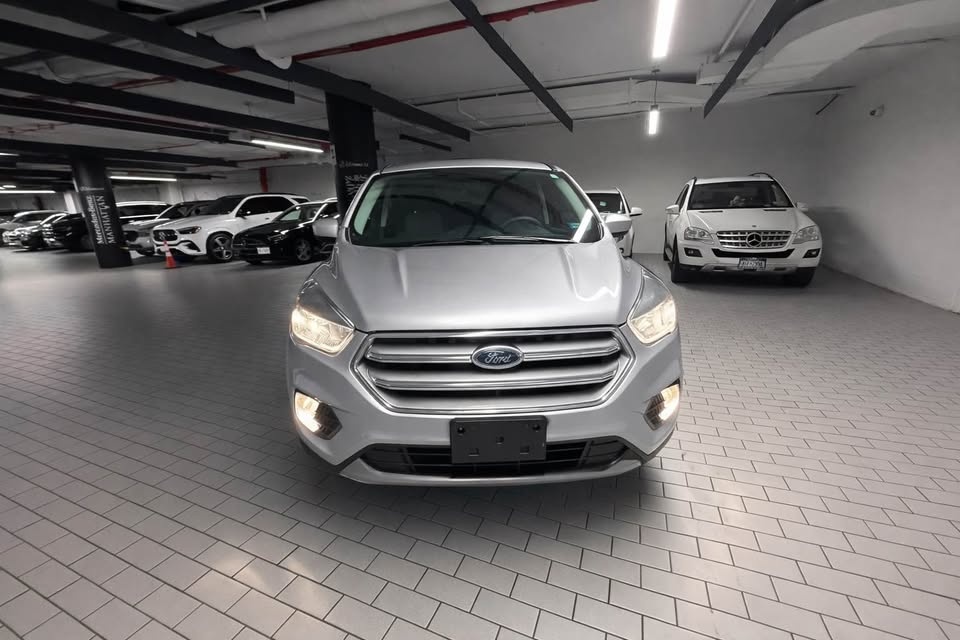 2017 Ford Escape SE Sport SUV 4D - photo 2