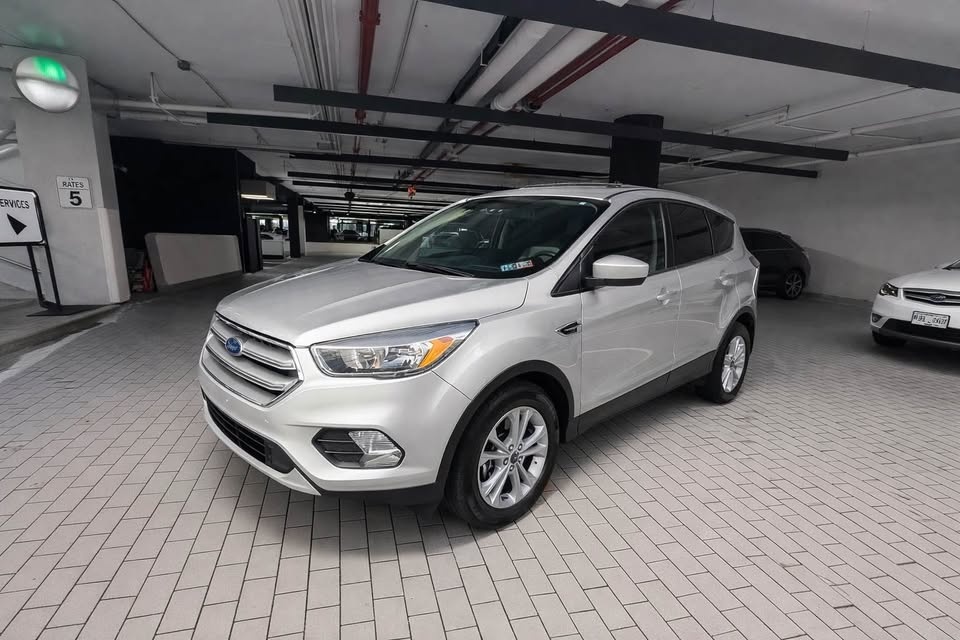 2017 Ford Escape SE Sport SUV 4D - photo 3