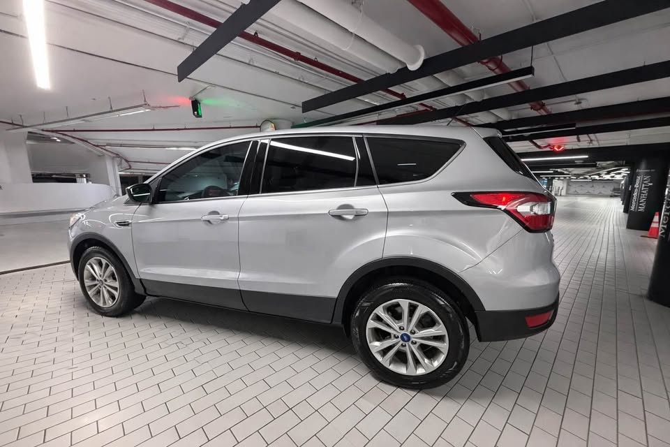 2017 Ford Escape SE Sport SUV 4D - photo 4